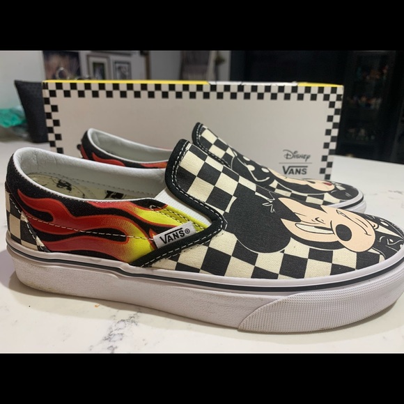 Vans x Disney slip ons - Picture 2 of 6